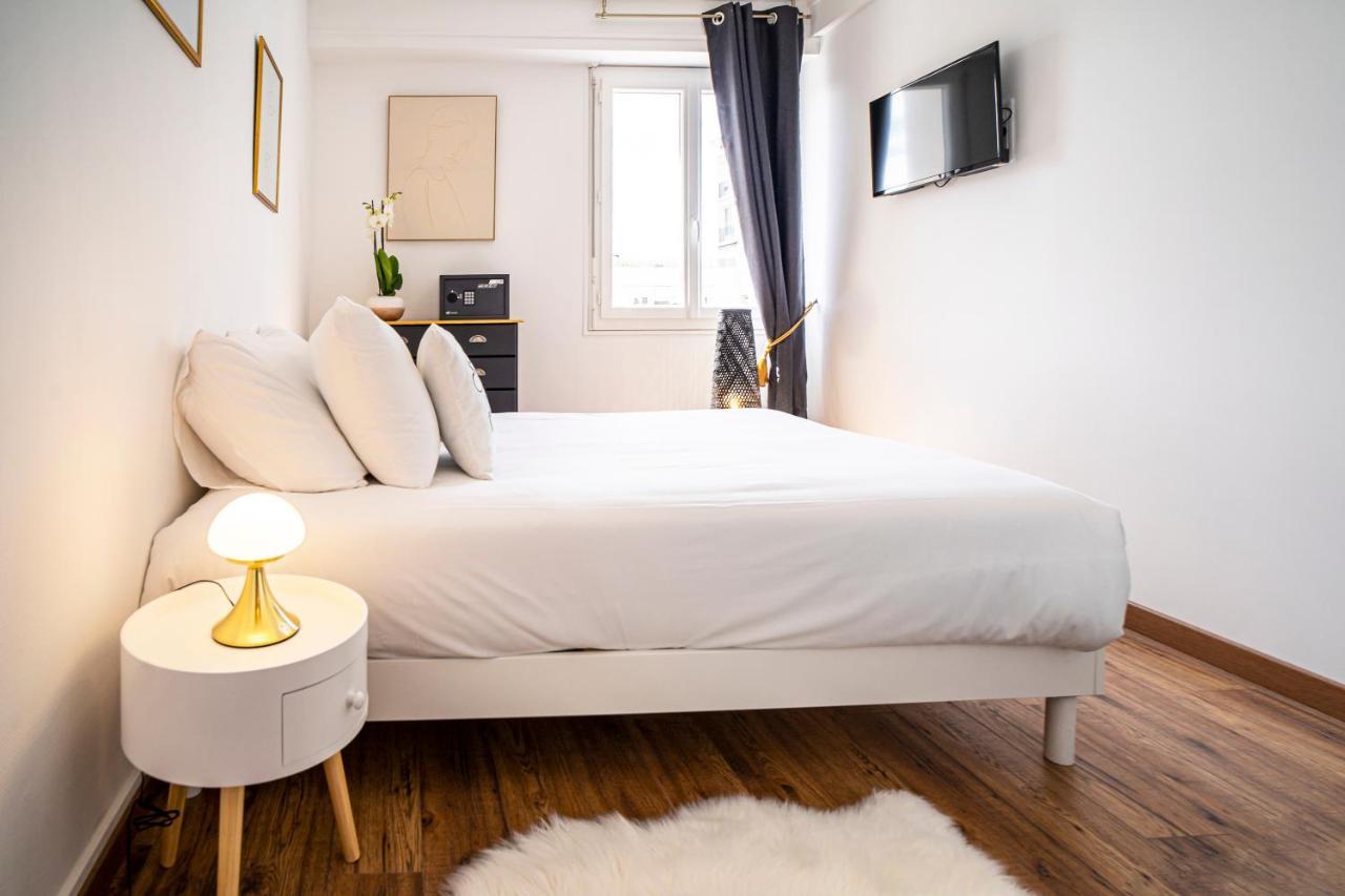Au Palais Des Pyrenees! Hyper Centre -Clim-Balcon-Parking Gratuit Apartment По Екстериор снимка