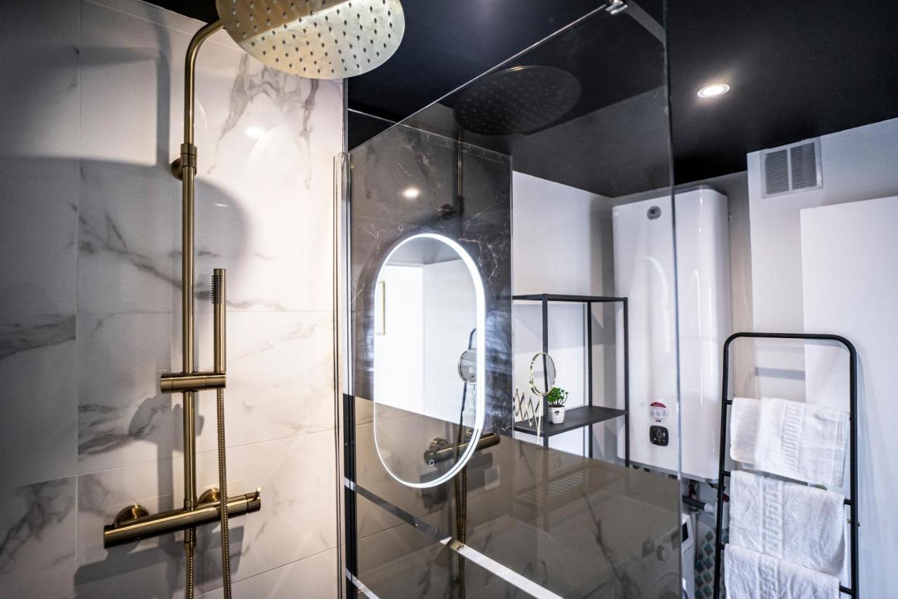Au Palais Des Pyrenees! Hyper Centre -Clim-Balcon-Parking Gratuit Apartment По Екстериор снимка